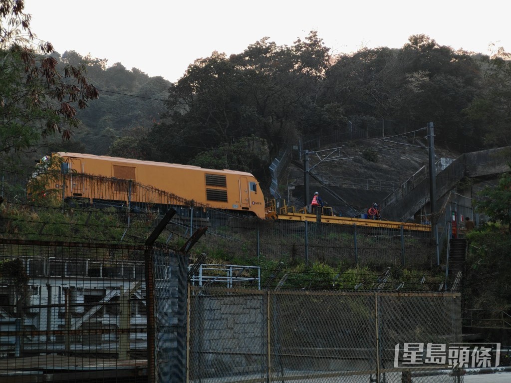 太和站附近有工程车出现设备故障，东铁线列车服务受阻。黎志伟摄