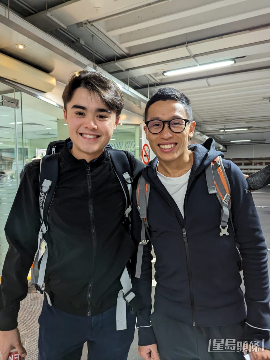 李國銘(左)與本地騎師何澤堯(右)合照。 李國銘(左)與本地騎師何澤堯(右)合照。