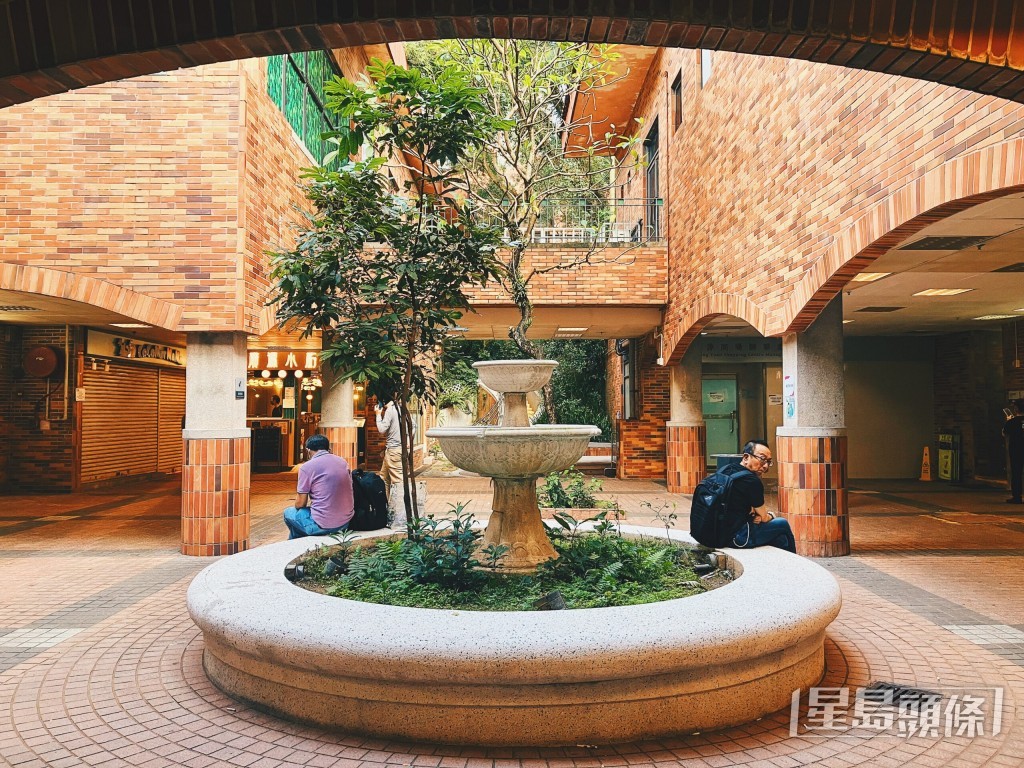 廣源商場獲得1992年香港建築師學會優異獎。 廣源商場獲得1992年香港建築師學會優異獎。
