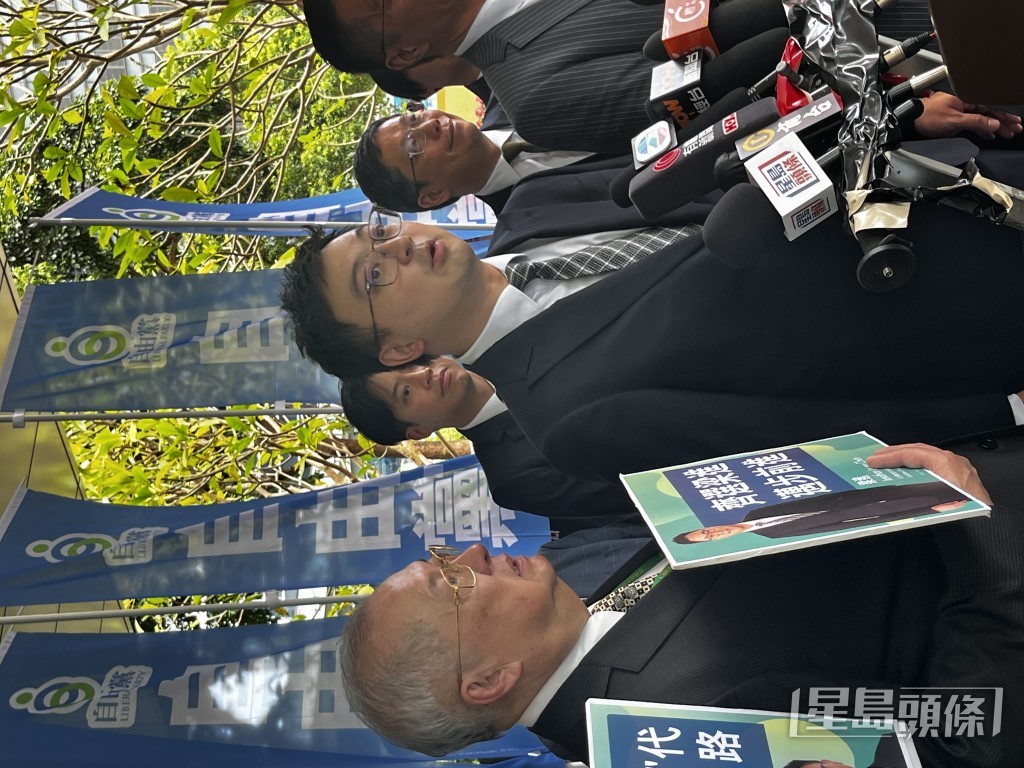 自由黨飲食界立法會議員張宇人(左)、自由黨的南區區議員梁進(右)。 自由黨飲食界立法會議員張宇人(左)、自由黨的南區區議員梁進(右)。