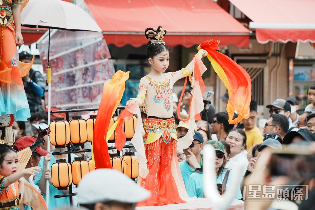 不少小孩扮古裝劇人物。 不少小孩扮古裝劇人物。