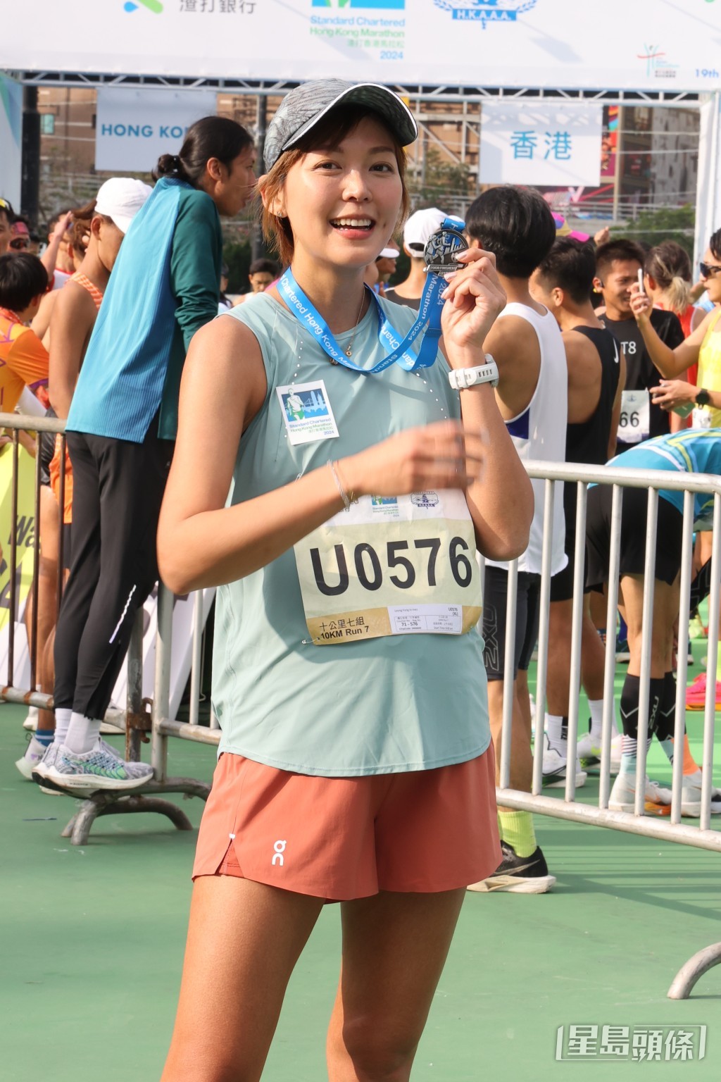 35岁梁诺妍顶着7个月身孕跑步。