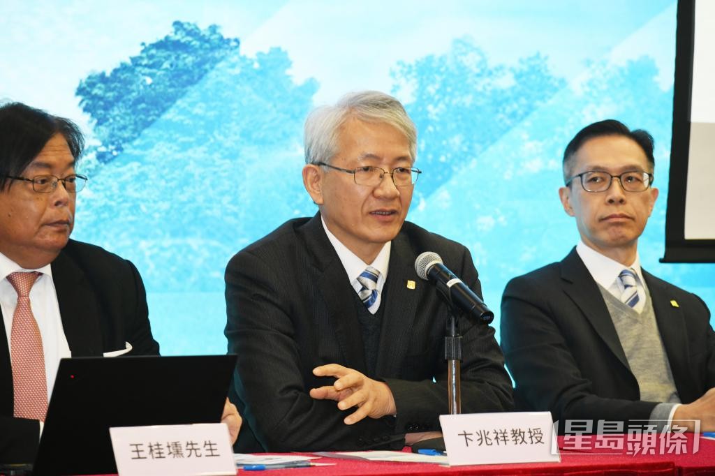 去年,卞兆祥參與《廣東省中醫院與香港中醫醫院戰略合作協議》簽署儀式。 去年,卞兆祥參與《廣東省中醫院與香港中醫醫院戰略合作協議》簽署儀式。