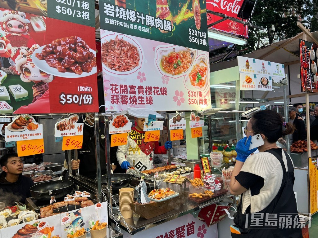 維園年宵熟食檔售賣情況。曹露尹攝 維園年宵熟食檔售賣情況。曹露尹攝
