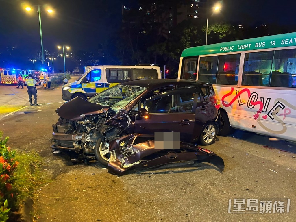 私家車車頭淪為廢鐵。曾志恆攝 私家車車頭淪為廢鐵。曾志恆攝