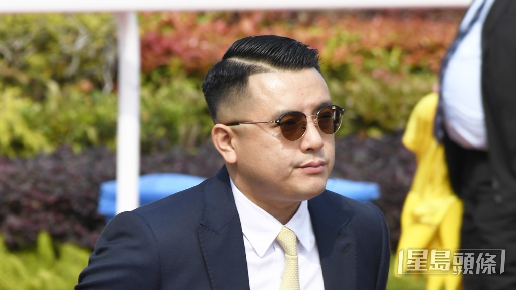  「佐治传奇」今朝课后伍鹏志赶去接马，绝对有追捧必要。