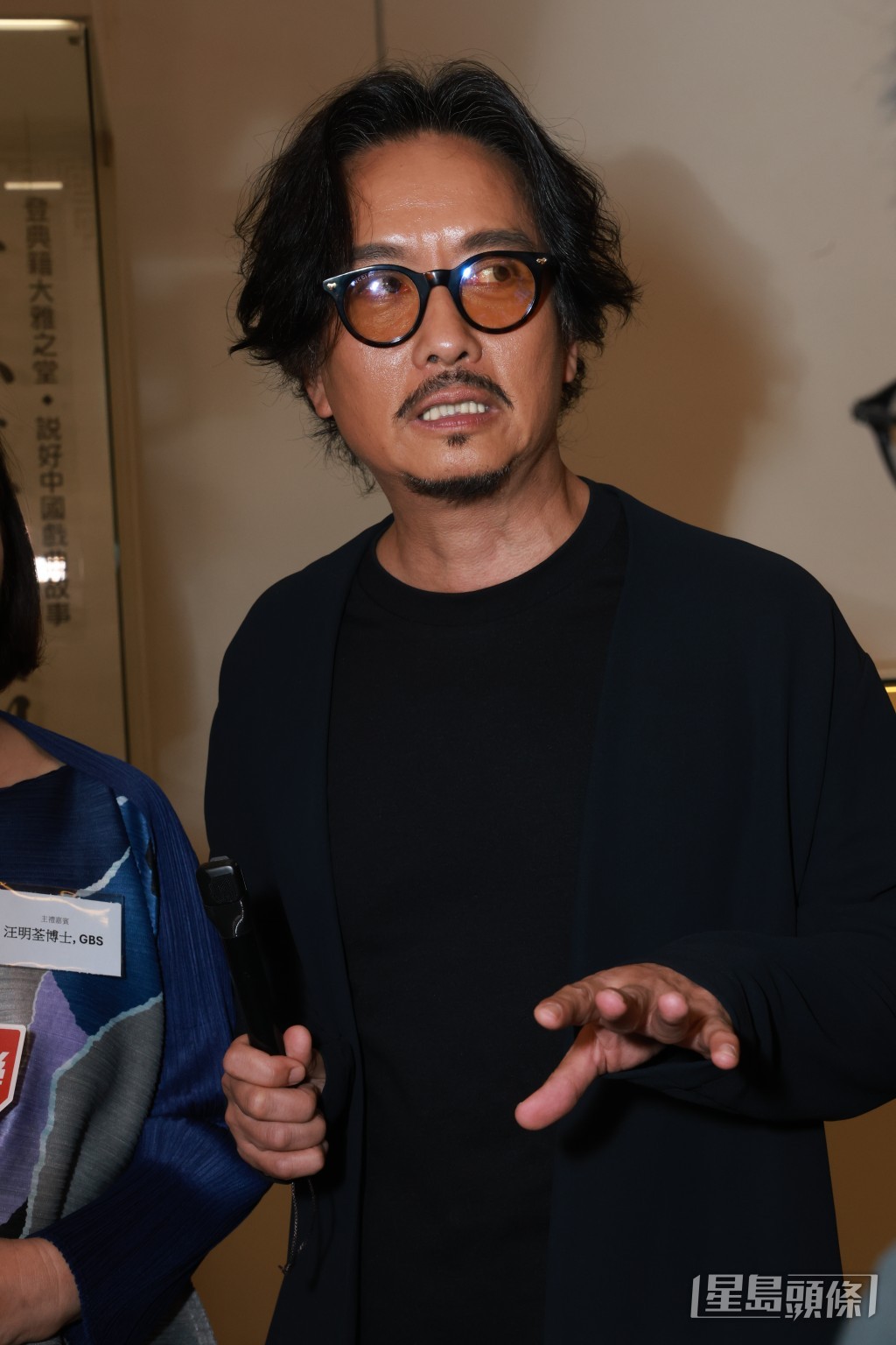 謝君豪分享老師金句，他第一次演舞台劇主角時，排練時已覺得很順暢和過癮，問過鍾景輝為何會找他演出，「King Sir話在我身上看到一種神經質，我不知道自己係咁，但King Sir睇到。」