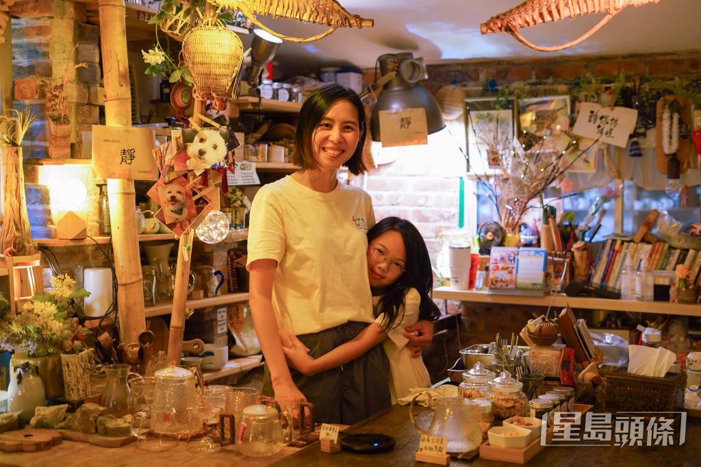葉倩彤說，每周都會找一天帶9歲的女兒來書屋，讓其自由探索。
