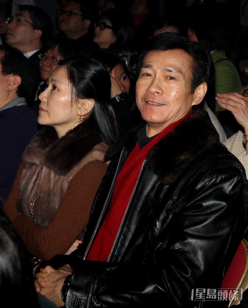 鄭少秋與現任妻子官晶華於1989年結婚。