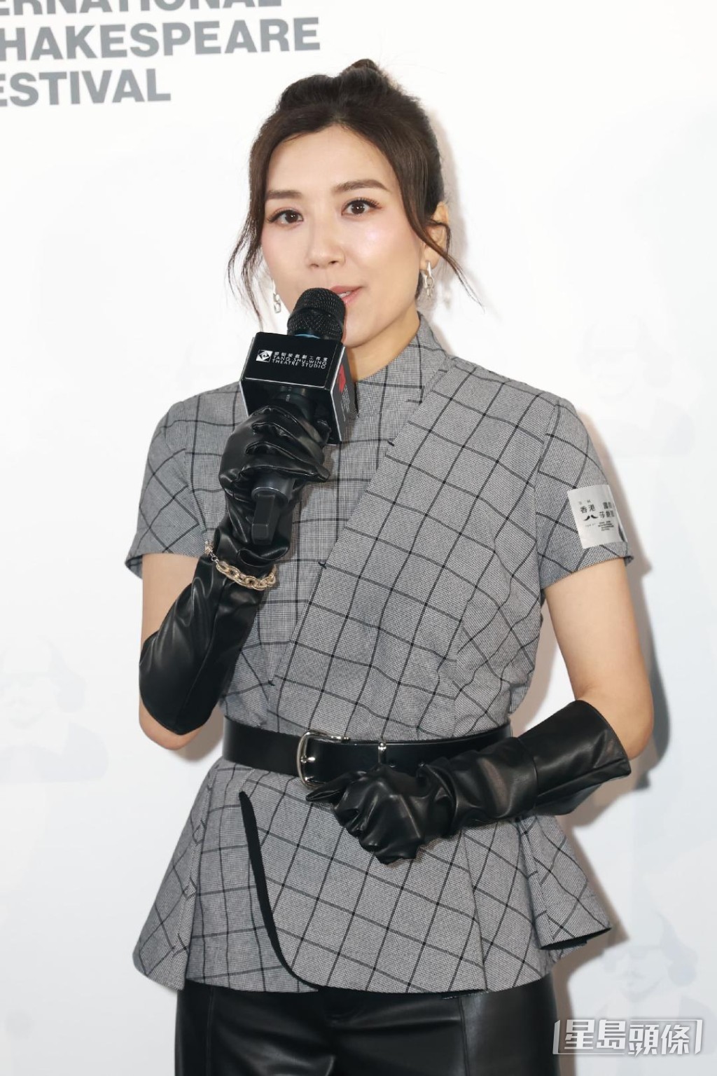 黄智雯凭舞台剧《薄伽梵歌2025》入圉第34届香港舞台剧奖“最佳女主角”（悲剧／正剧）。