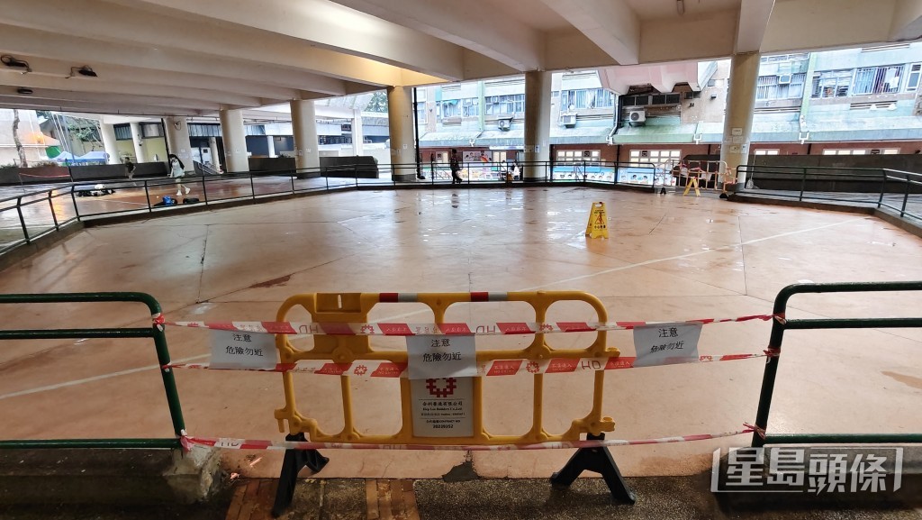 事發溜冰場位於環翠邨一有蓋通道內,已被圍封清潔。黃文威攝 事發溜冰場位於環翠邨一有蓋通道內,已被圍封清潔。黃文威攝