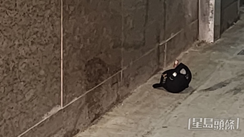 現場遺下一頂鴨嘴帽。黎志偉攝 現場遺下一頂鴨嘴帽。黎志偉攝