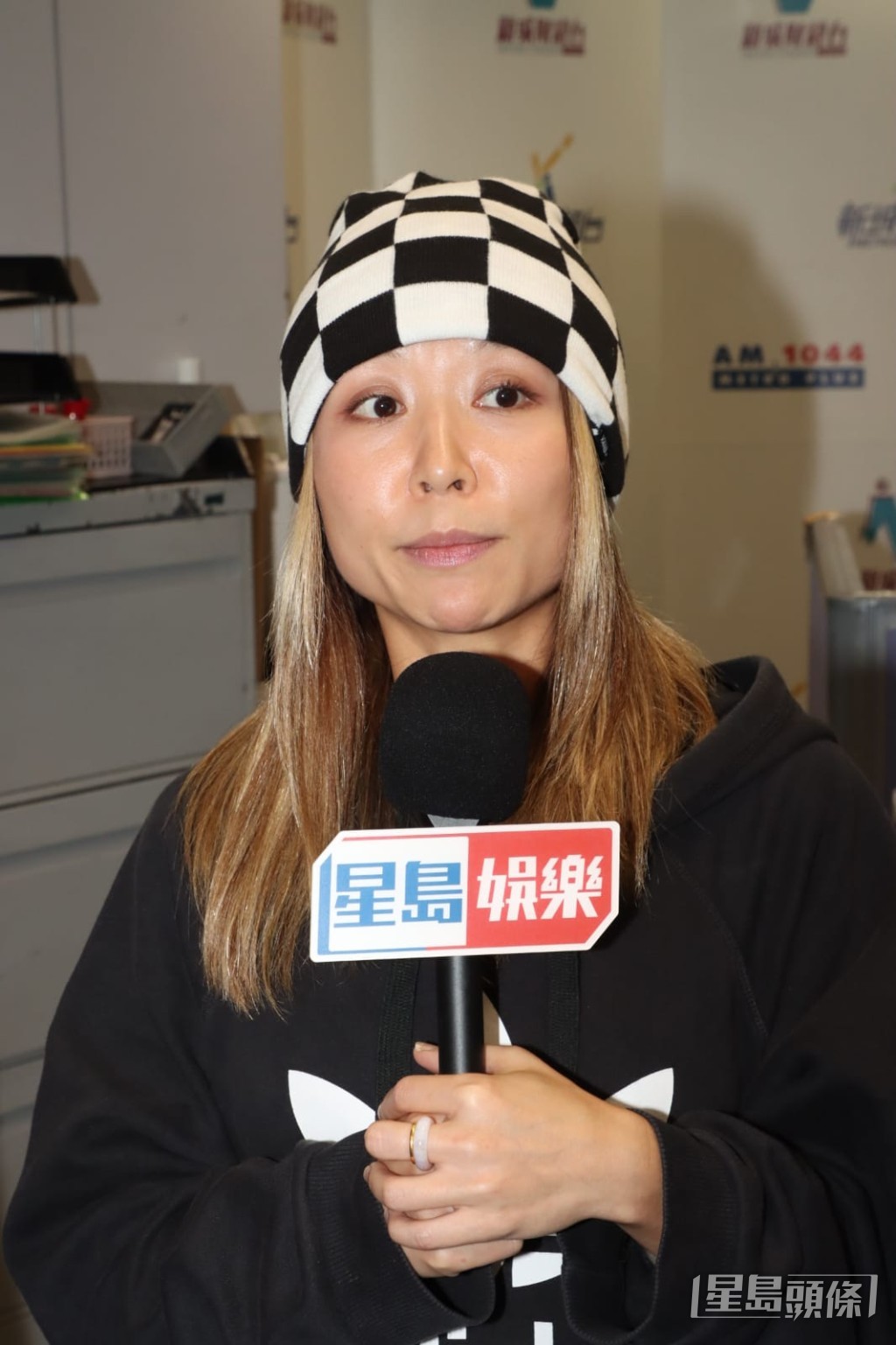 DJ黎莉昔日與鄭啟泰經常在商演及頒獎禮上合作,她在新城接受訪問時表示,最後見鄭啟泰就是前兩天對方返電台派玫瑰花那次。 DJ黎莉昔日與鄭啟泰經常在商演及頒獎禮上合作,她在新城接受訪問時表示,最後見鄭啟泰就是前兩天對方返電台派玫瑰花那次。