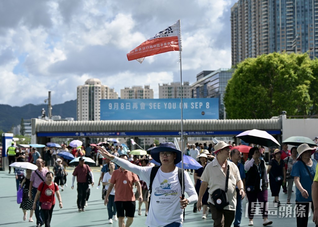 煞科日有不少內地團入到馬場。蘇正謙攝