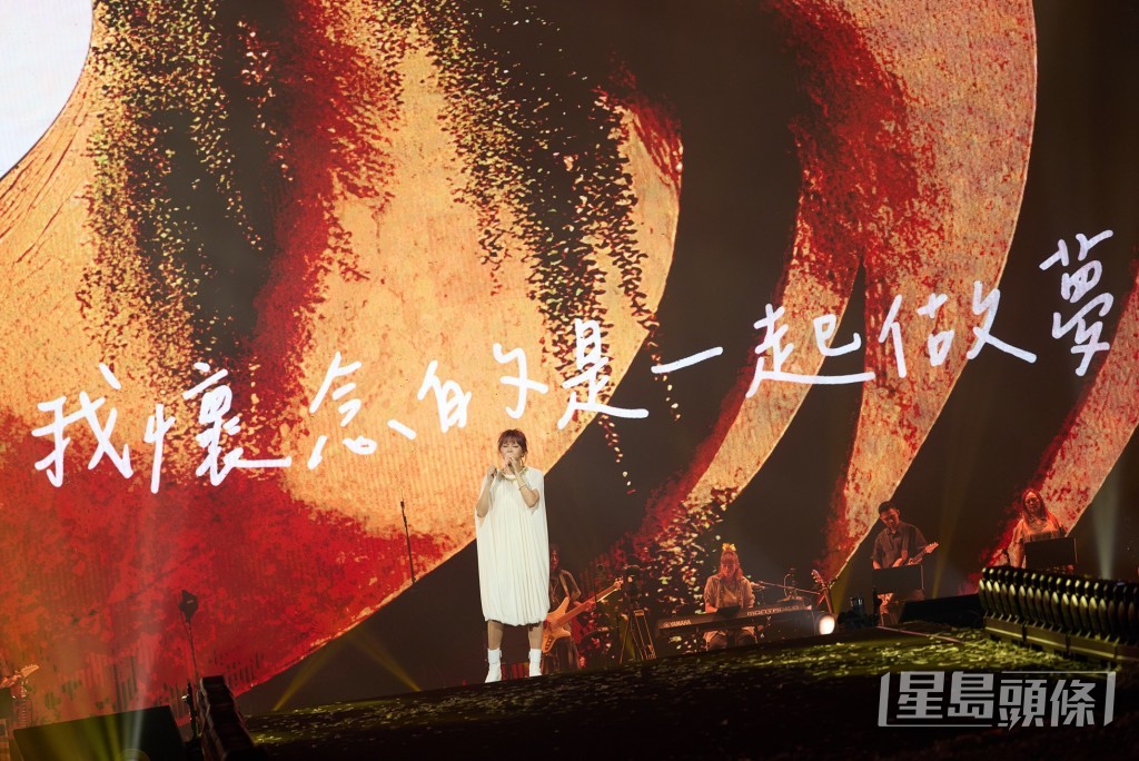 演唱會以跨越時代金曲串連青春記憶。 演唱會以跨越時代金曲串連青春記憶。