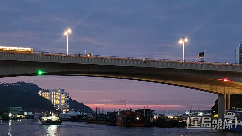 天文台預料一股清勁至強風程度的偏東氣流會在今日晚間（11日）抵達廣東沿岸。