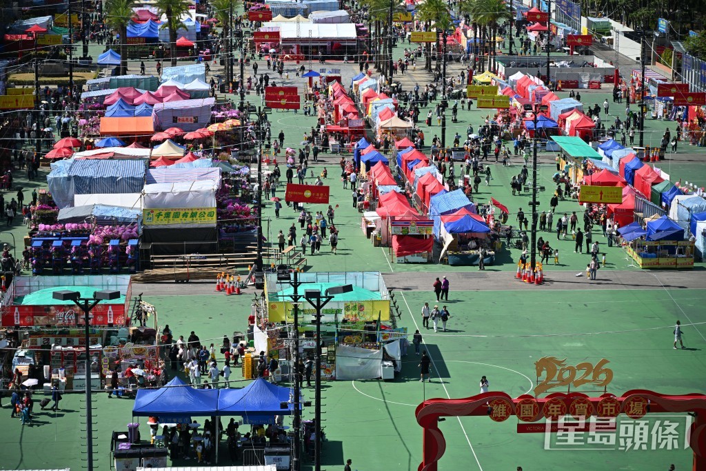 農曆新年將至，全港14個年宵市場今日開鑼。