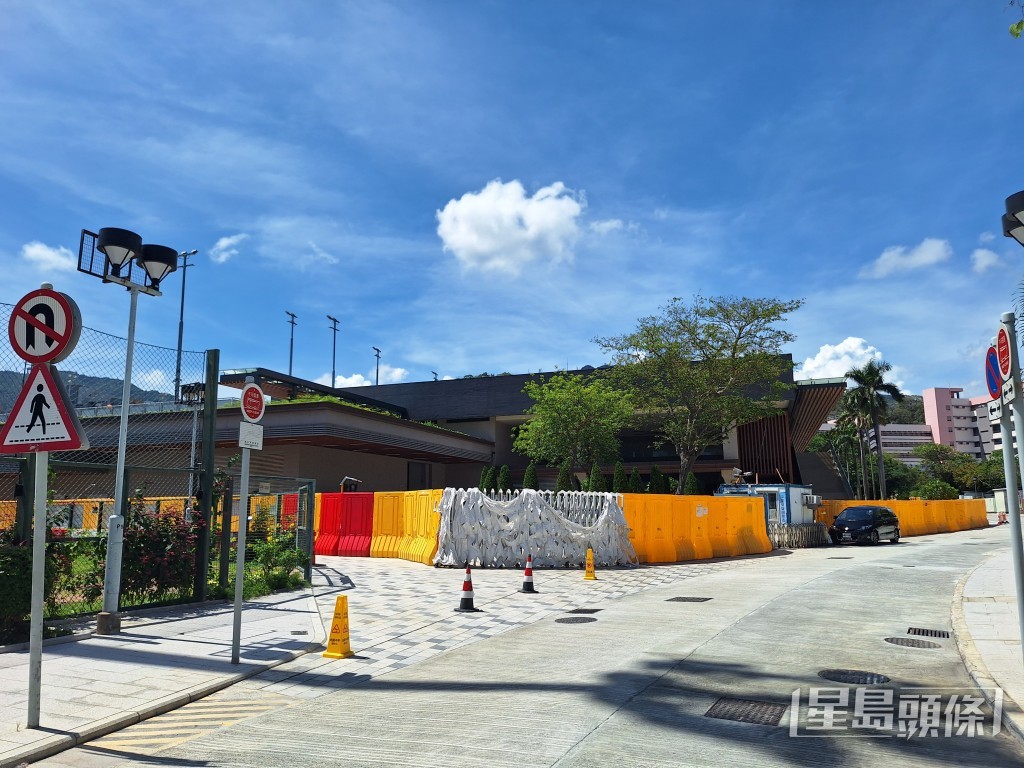 九龍仔游泳池是全港最悠久的泳池，有關重建工程大致於去年完工。