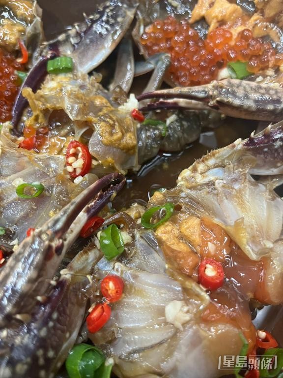 有韓式餐廳長期供應醬油蟹，憂慮生意受牽連。 受訪者提供
