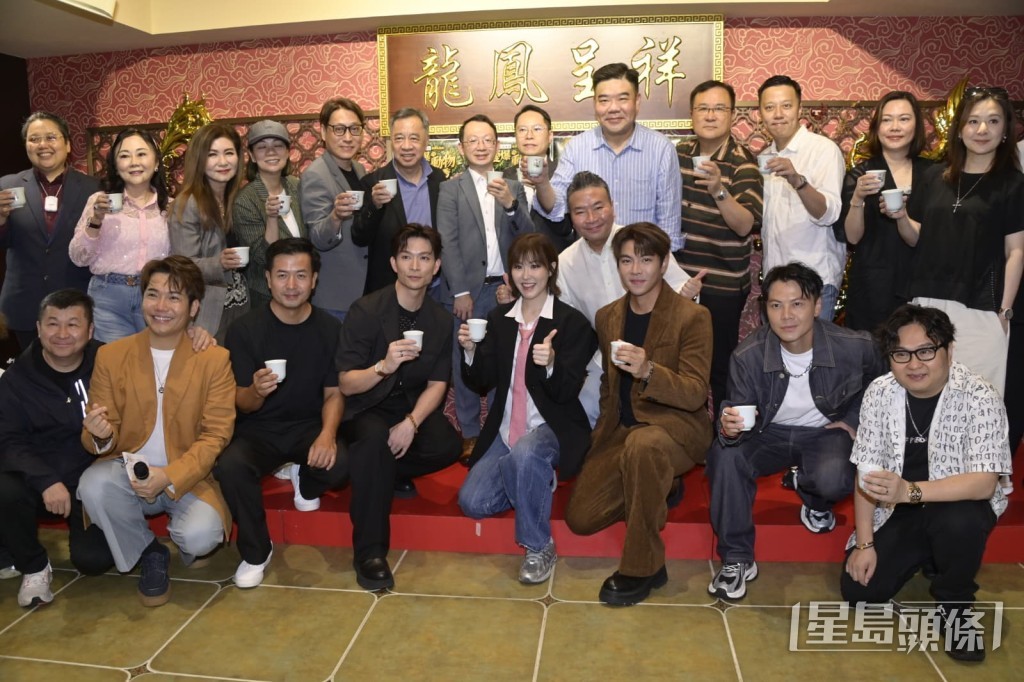 周志康、羅天宇、劉佩玥等6位在《中年好聲音4》蒙面藝人今日出席9月底舉行的《愛爆動物音樂秀》記者會。 周志康、羅天宇、劉佩玥等6位在《中年好聲音4》蒙面藝人今日出席9月底舉行的《愛爆動物音樂秀》記者會。