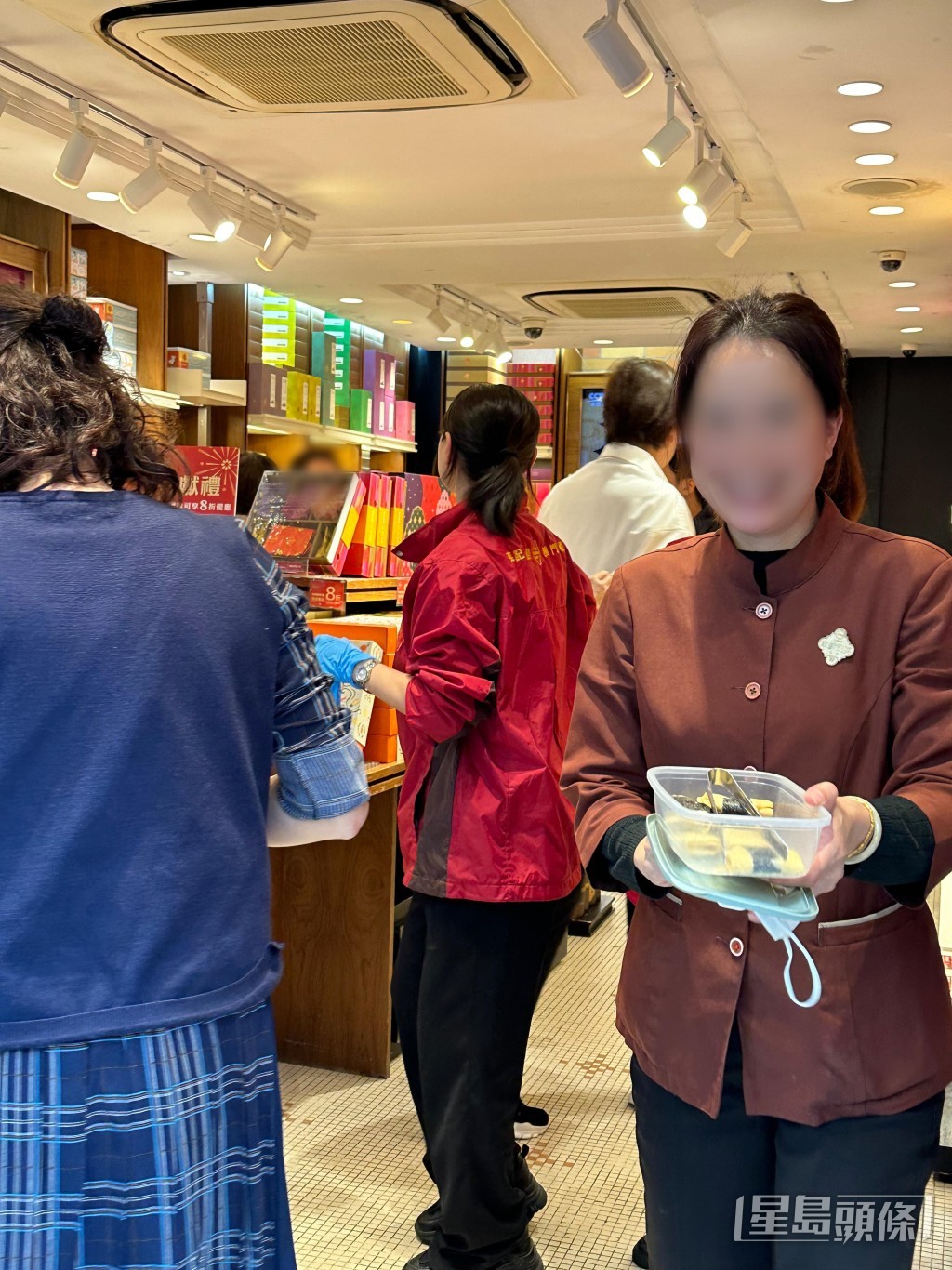 彭健新被職員認出。(讀者提供圖片) 彭健新被職員認出。(讀者提供圖片)