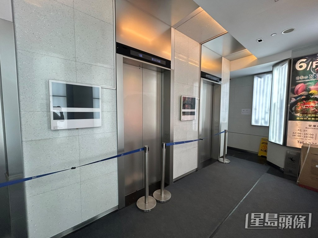大廈3部升降機連續一星期停運,場內餐廳營運慘淡。 大廈3部升降機連續一星期停運,場內餐廳營運慘淡。