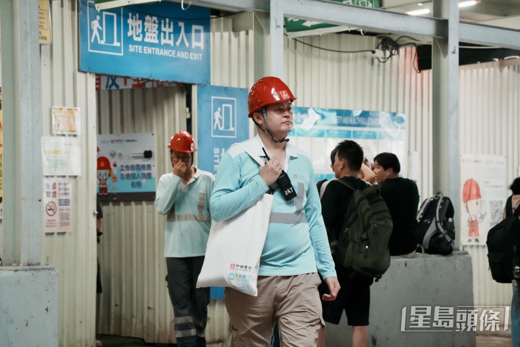 《星島》在中環採訪地盤工友。 《星島》在中環採訪地盤工友。