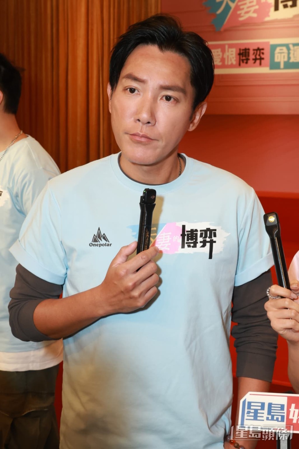已離巢TVB的張頴康昨晚回到將軍澳電視城,出席劇集《夫妻的博弈》首播宣傳活動。 已離巢TVB的張頴康昨晚回到將軍澳電視城,出席劇集《夫妻的博弈》首播宣傳活動。