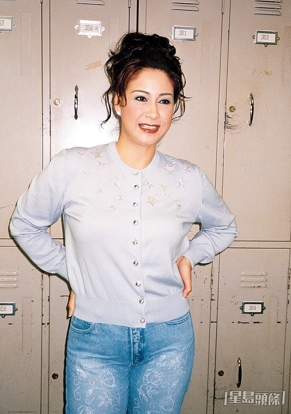 甄妮於1992年發掘王馨平當歌手，並擔任對方的經理人。