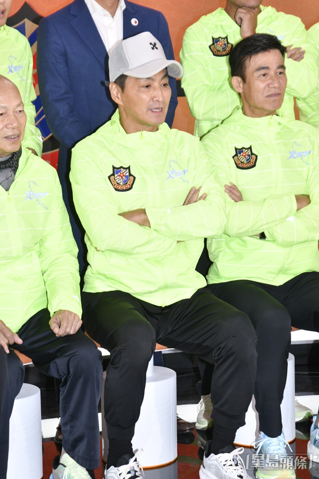 何家劲。