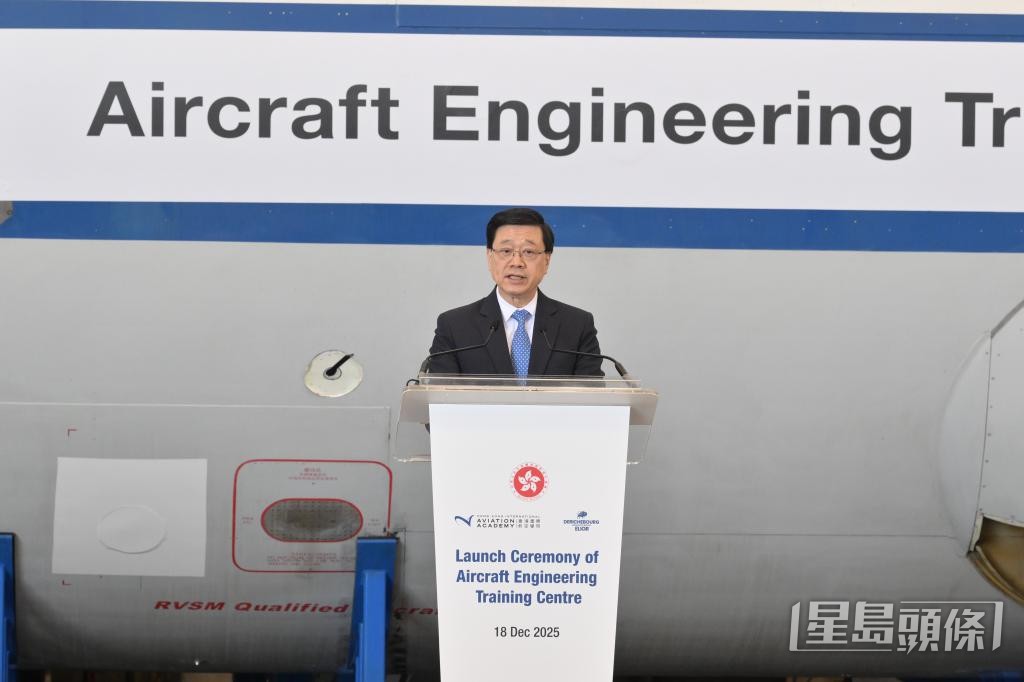 去年底,特首李家超出席香港國際航空學院與法國航空服務公司合辦航空工程培訓中心的啟用禮。 去年底,特首李家超出席香港國際航空學院與法國航空服務公司合辦航空工程培訓中心的啟用禮。