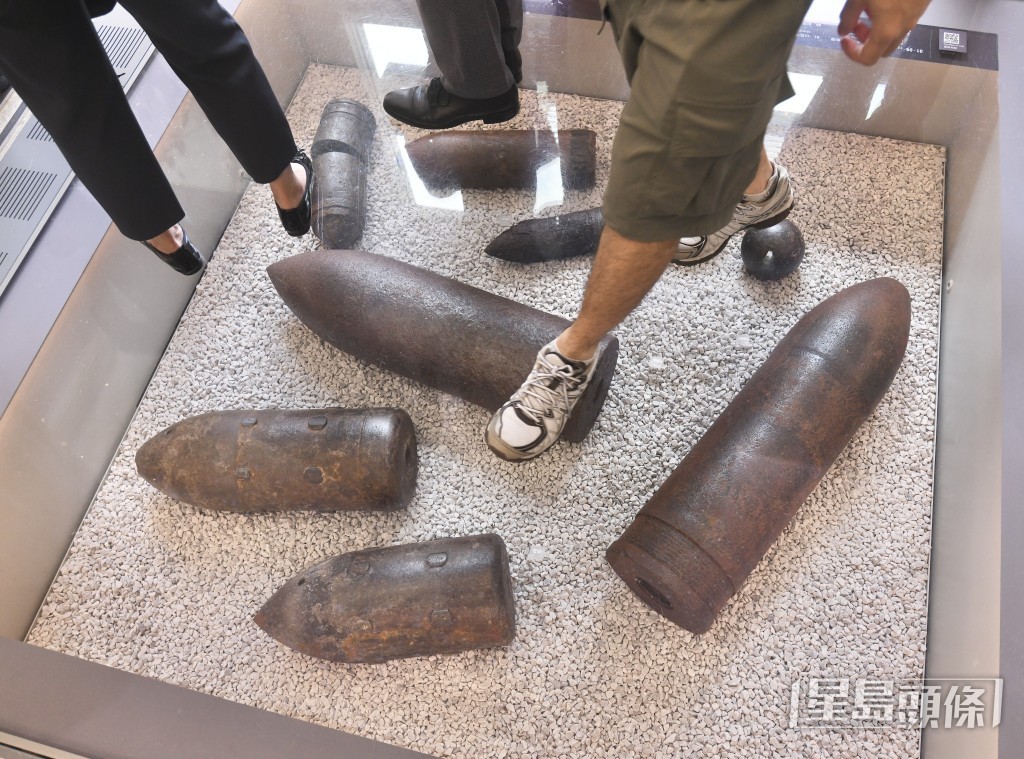參觀香港抗戰及海防博物館「風雨同舟 共建和平 ‒ 粵港人民抗戰勝利 80 周年展」。 參觀香港抗戰及海防博物館「風雨同舟 共建和平 ‒ 粵港人民抗戰勝利 80 周年展」。