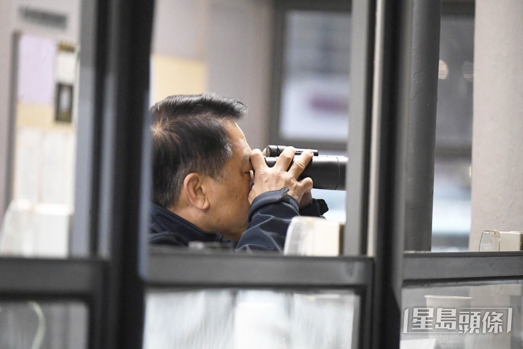 今朝「皇龍飛將」課後姚本輝趕落隧道底接馬充滿睇頭。