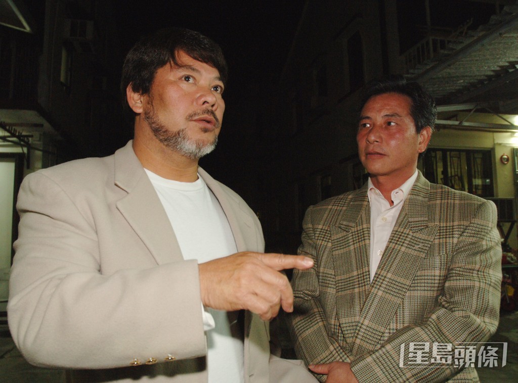 曾偉明於2003年至2015年當選荃灣圓墩村居民的村代表。 曾偉明於2003年至2015年當選荃灣圓墩村居民的村代表。