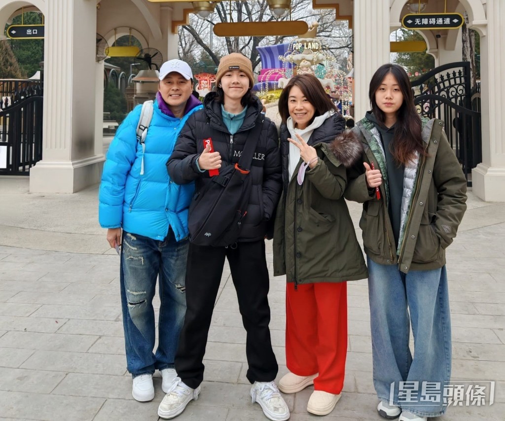 圈中曹永廉出名顧家好男人。