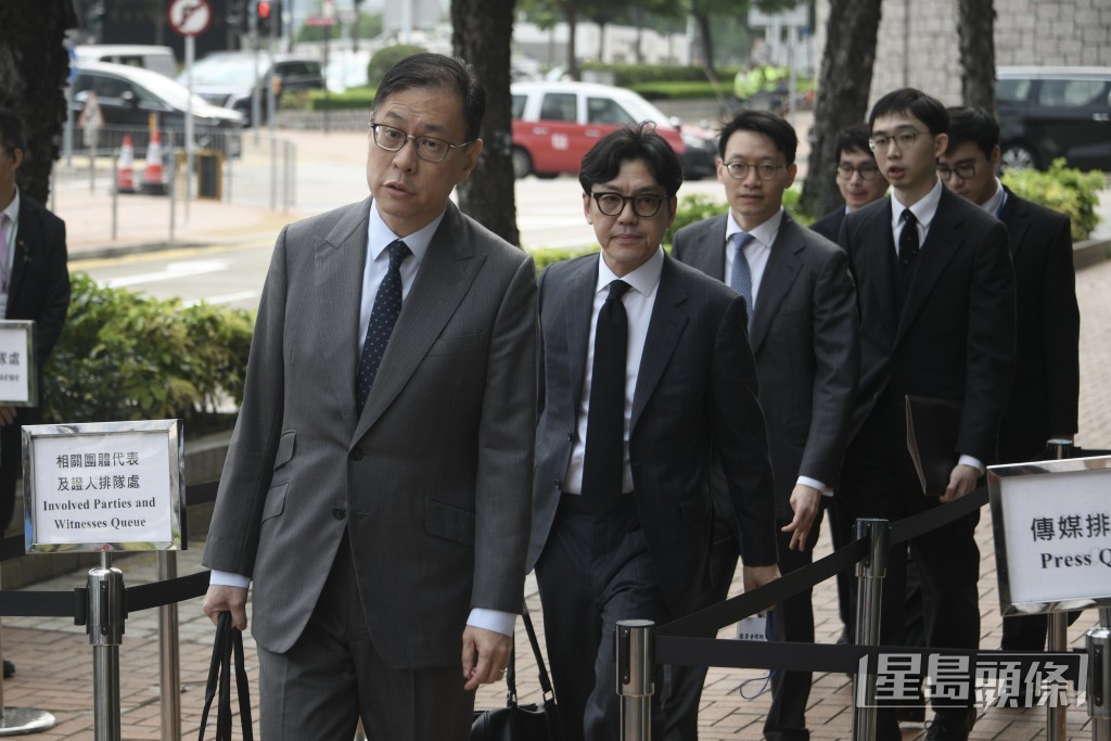 代表委員會的資深大律師杜淦堃(左一)。 代表委員會的資深大律師杜淦堃(左一)。