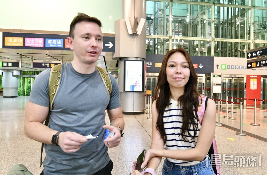 来自泰国的旅客Luke和Grace赞机铁准时可靠。资料图片