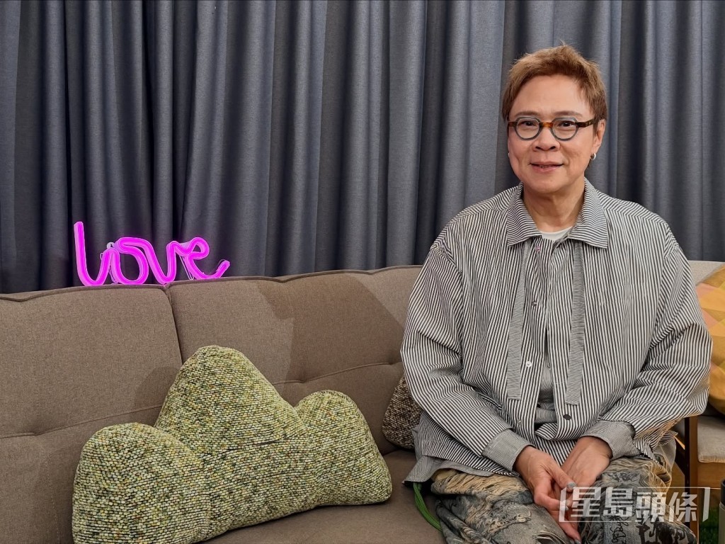 陳志雲每星期為個人頻道完成兩個訪問。 陳志雲每星期為個人頻道完成兩個訪問。