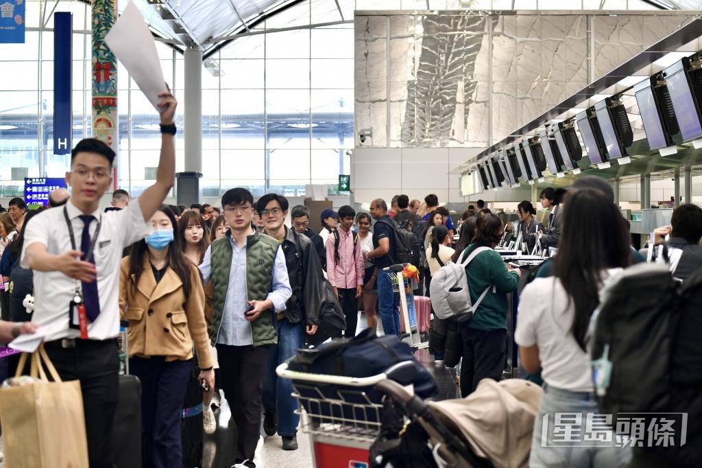去年香港國際機場的客運量及貨運量均錄得增長。 去年香港國際機場的客運量及貨運量均錄得增長。