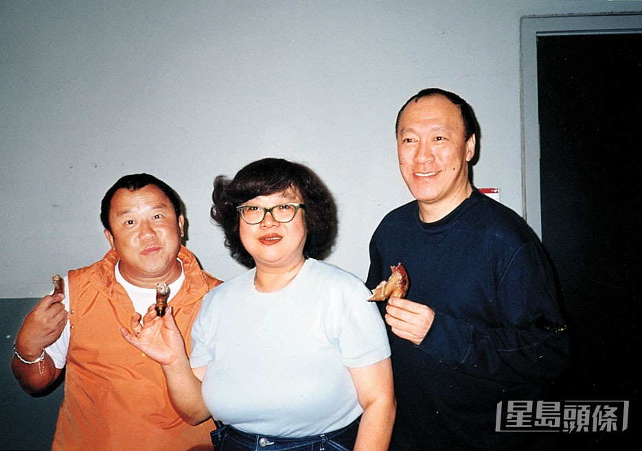 陈国新因陈欣健（右）开始创作生涯。