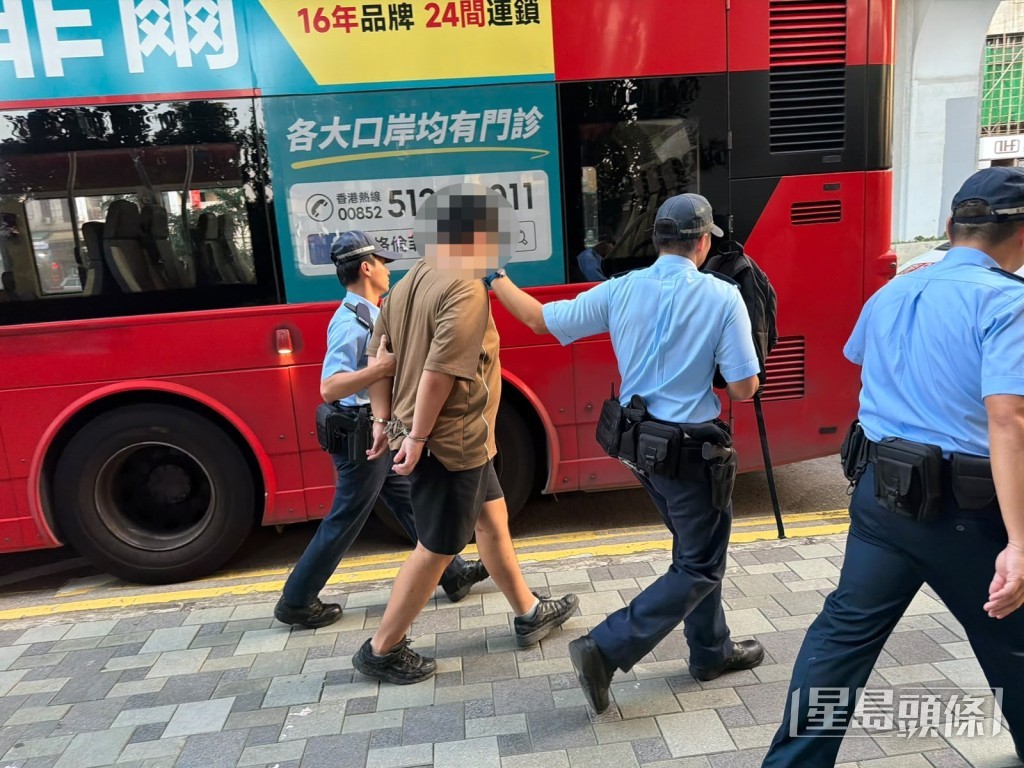 涉案男子被帶走。 涉案男子被帶走。