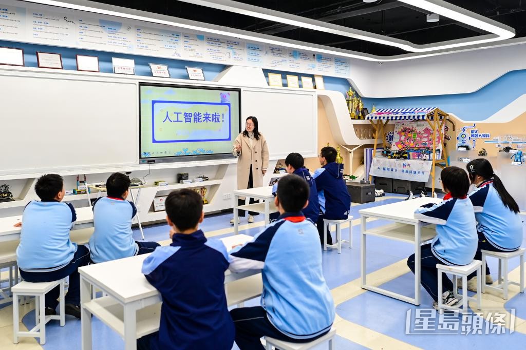 國家教育部發布的《中小學生成式人工智能使用指南（2025年版）》，對師生使用AI訂立明確規範。 新華社