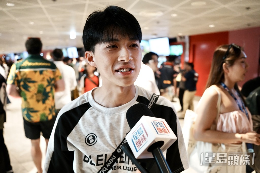 羅先生今日首次入場觀看七欖賽事。