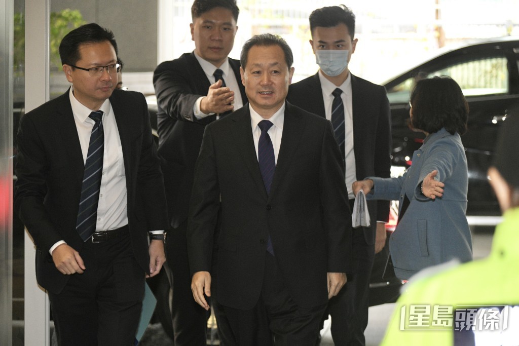国安公署署长董经纬（中）。陈浩元摄