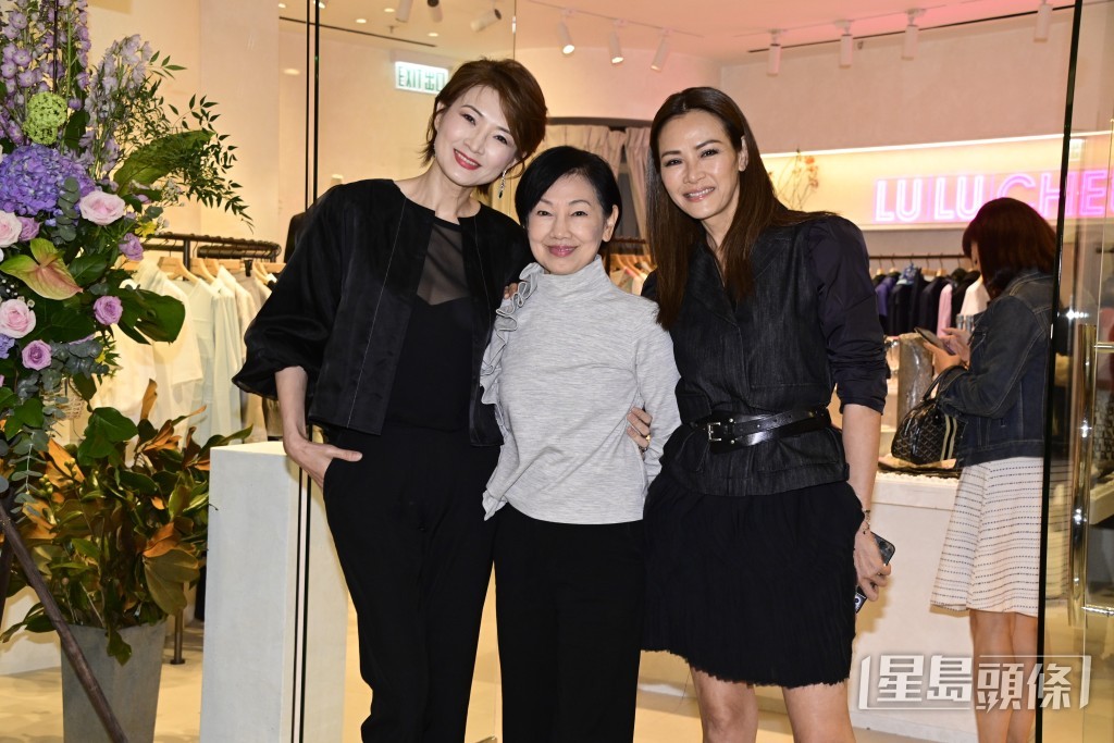 與Lulu Cheung（中）合影。