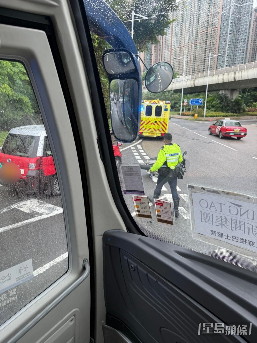 警员到场调查。 警员到场调查。