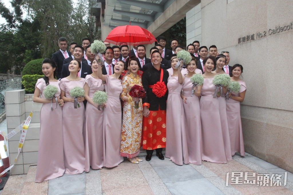 胡杏儿身为“胡说八道会”一员，结婚当然有好姊妹陪伴。