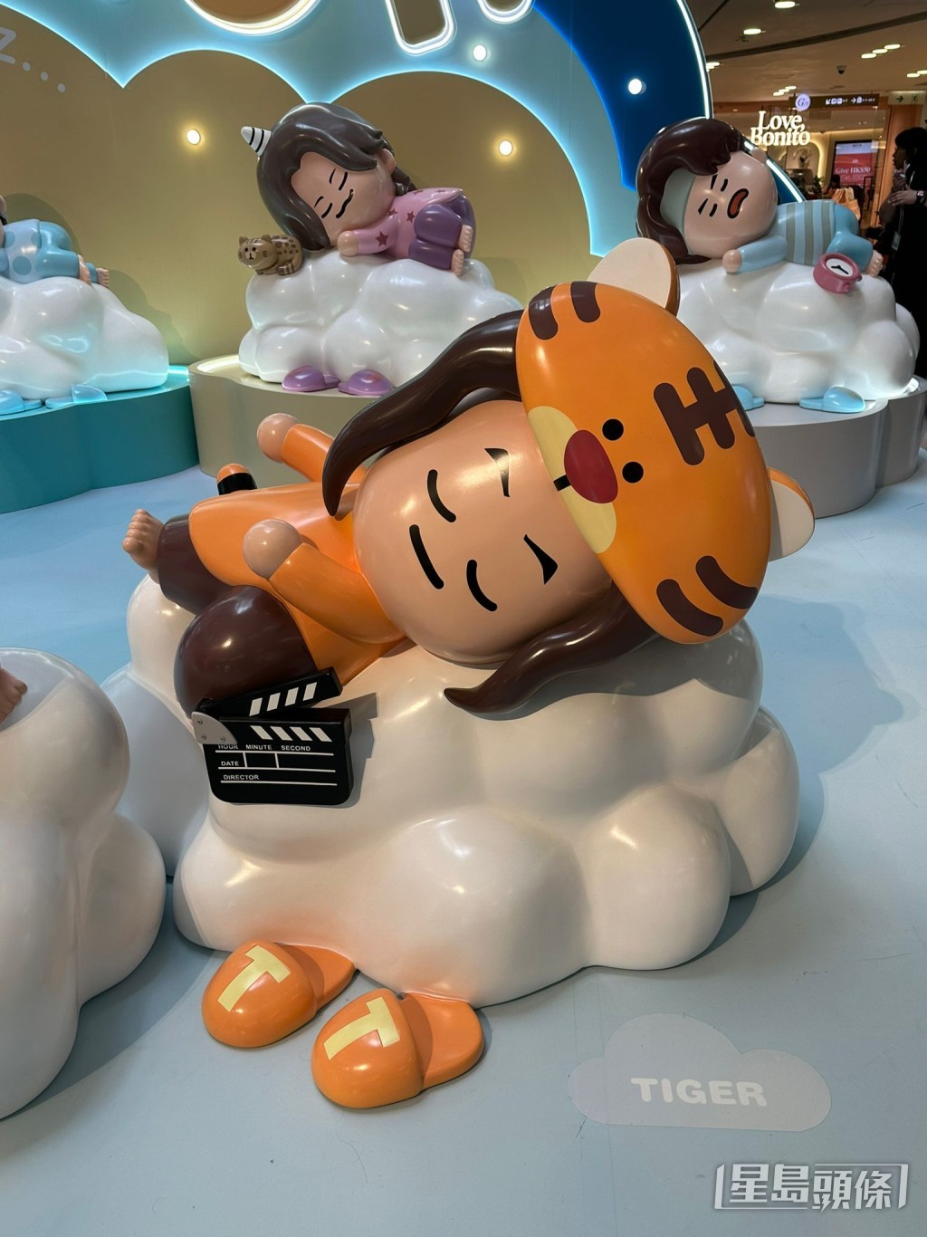 Tiger瞓住導演拍板。 Tiger瞓住導演拍板。