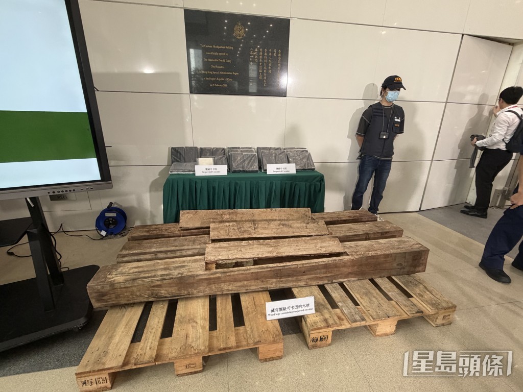 海關展示涉案證物。曾志恆攝