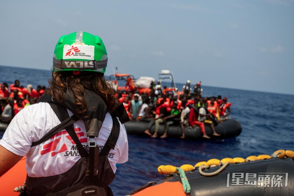 蘇衍霈與團隊搜救海上難民。 無國界醫生提供